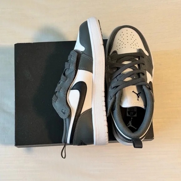 Jordan Low Sneakers, 2Y - Picture 2 of 7